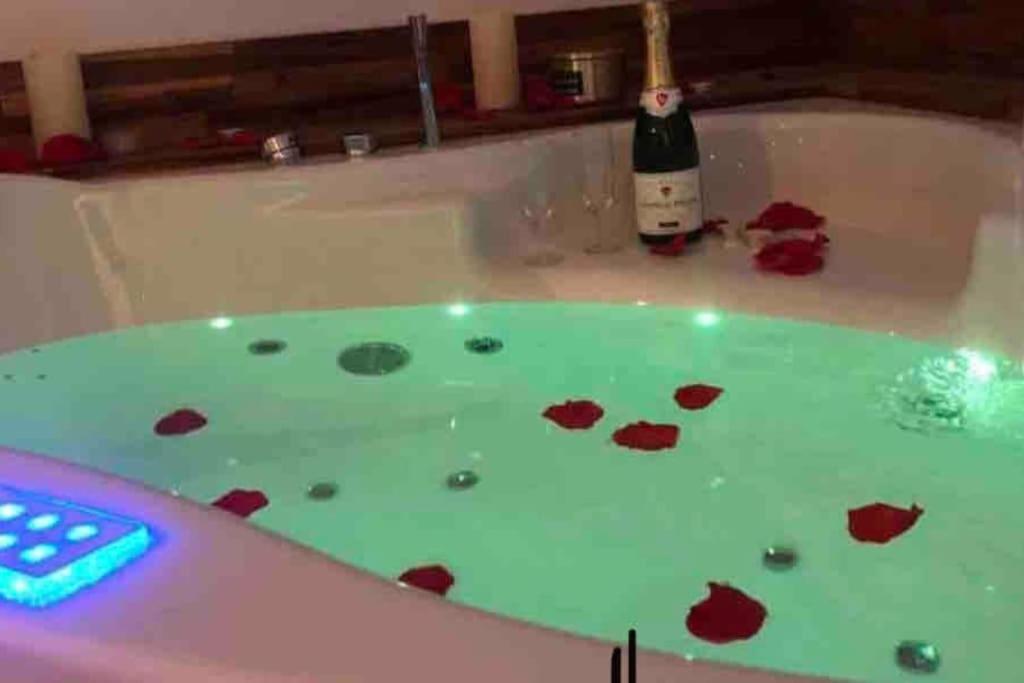 Sejour Detente Au Coeur De Macon Spa,Cine,Bouteille Offerte Eksteriør bilde